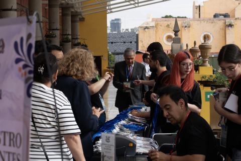 Registro y entrega de gafetes