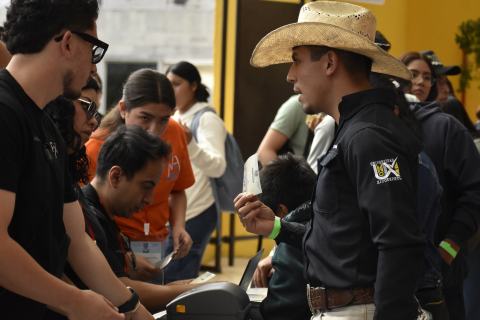 Registro y entrega de gafetes